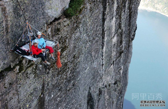 20张疯狂攀岩摄影 让你胆战心惊--阿里百秀